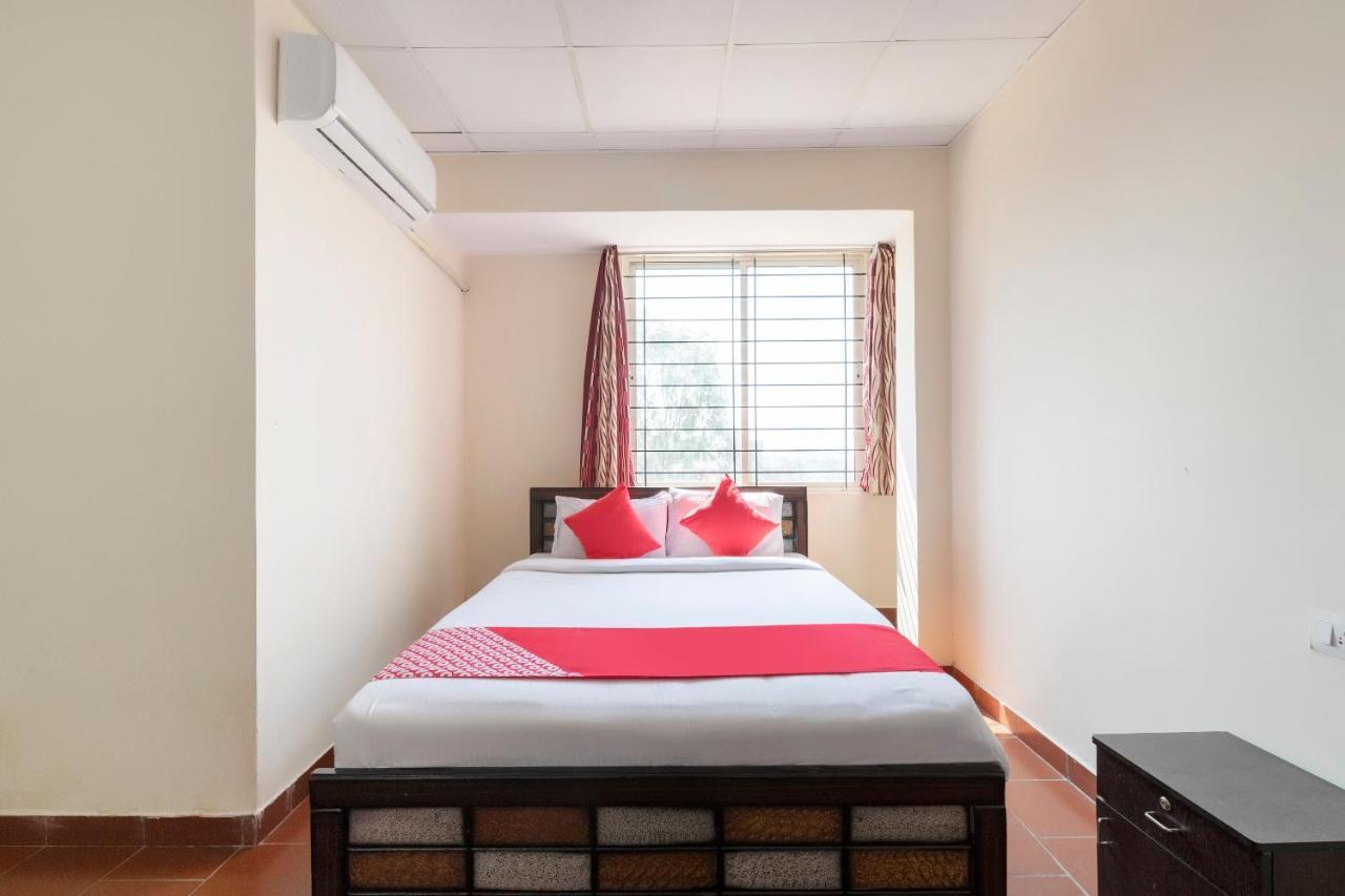 Oyo 49073 Whitefield Comforts Hotell Bangalore Eksteriør bilde
